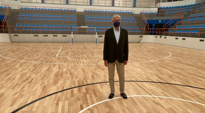 Javier García Rubio, concejal de Deportes, en el pabellón de la Alamedilla