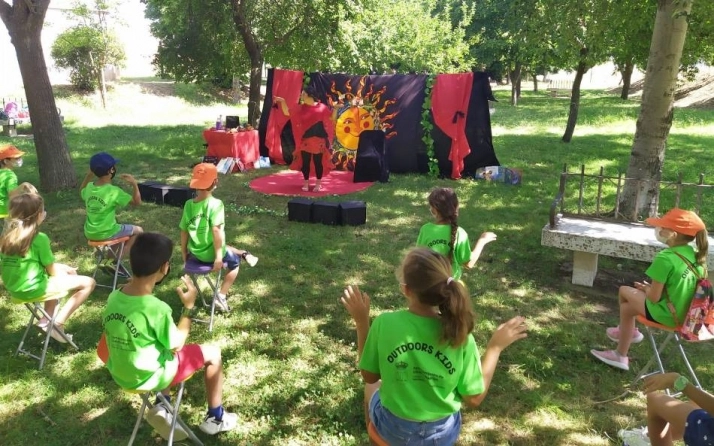 Foto 3 - Finaliza el primer turno de Outdoor Kids con un espect&aacute;culo teatral de Charo Jaular  