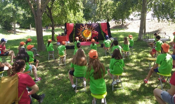 Foto 2 - Finaliza el primer turno de Outdoor Kids con un espect&aacute;culo teatral de Charo Jaular  