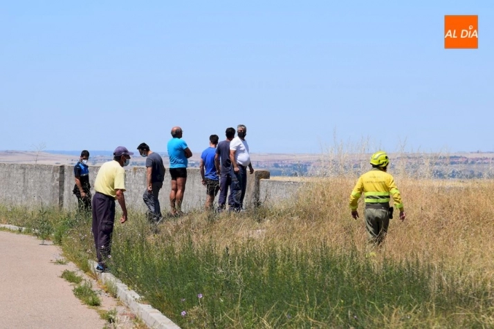 Foto 2 - Gran incendio en una tierra anexa a la urbanizaci&oacute;n Los Cisnes