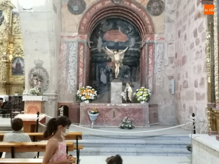 Foto 2 - Villoruela rinde culto a la Virgen y al Cristo con mucha cautela