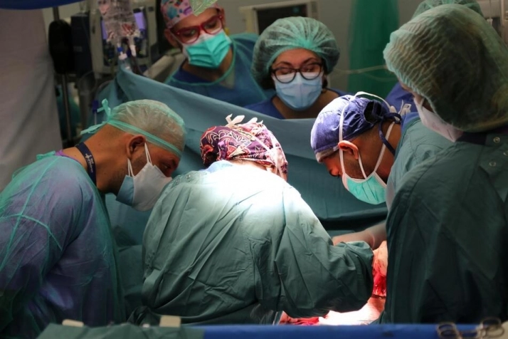 Imagen de la intervención en un quirófano del Hospital Vall dHebron. Foto: EP