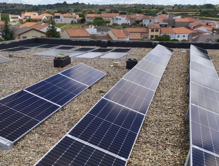 Foto 2 - El Ayuntamiento de Pere&ntilde;a dota a la residencia de mayores de una instalaci&oacute;n fotovoltaica para...