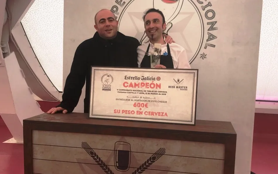 Foto 3 - El salmantino Teo Marcos, mejor tirador de cerveza de Castilla y Le&oacute;n