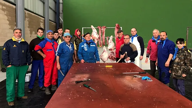 Numerosos vecinos han partido activamente en la preparación y desarrollo de la exitosa IV Matanza Típica de Aldeaseca