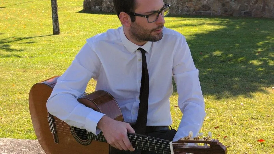 Foto 2 - David Antig&uuml;edad protagonizar&aacute; un concierto de guitarra a beneficio de AMPUSASA