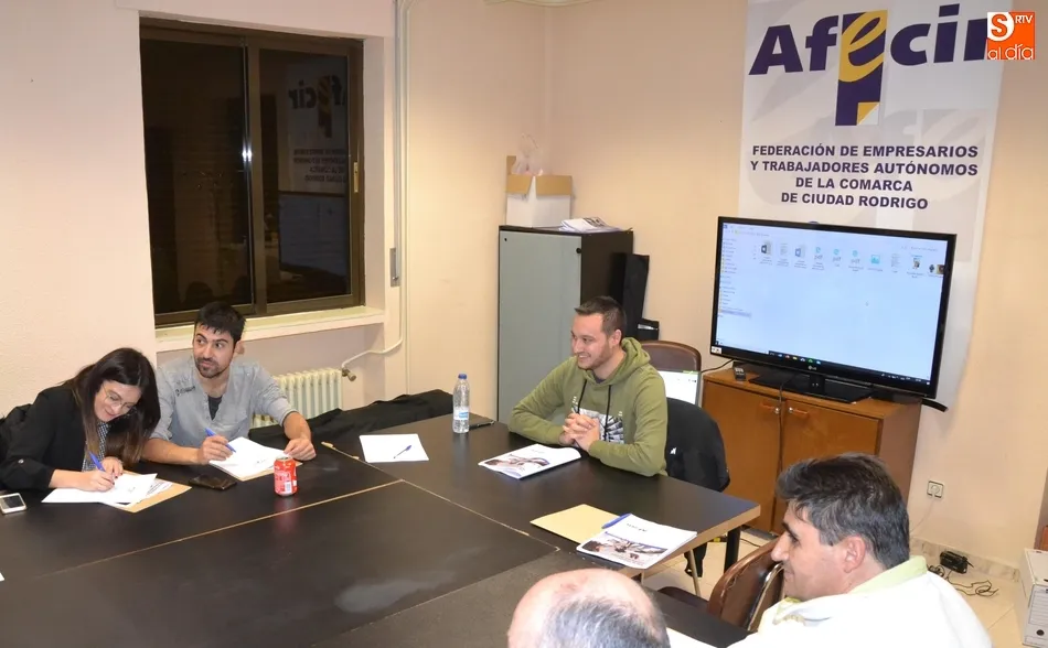 Foto 2 - En marcha el primer turno del taller de fotograf&iacute;a para empresas  
