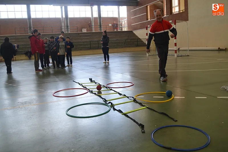 Foto 4 - Acopedis y Aviva acercan el deporte adaptado a los escolares