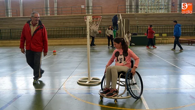 Acopedis y Aviva desarrollaban una jornada de deporte adaptado junto a los escolares de los tres colegidos de la ciudad