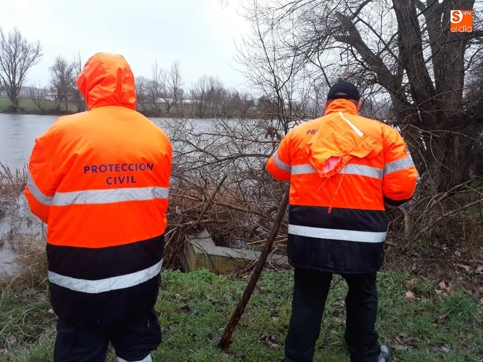 Foto 3 - Bomberos, Polic&iacute;a y Protecci&oacute;n Civil&nbsp;buscan&nbsp;en el Tormes a un joven de 23 a&ntilde;os  