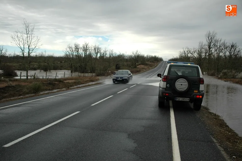 Foto 11 - Las lluvias ponen en riesgo la seguridad vial por la aparici&oacute;n de balsas de agua en las carreteras ...
