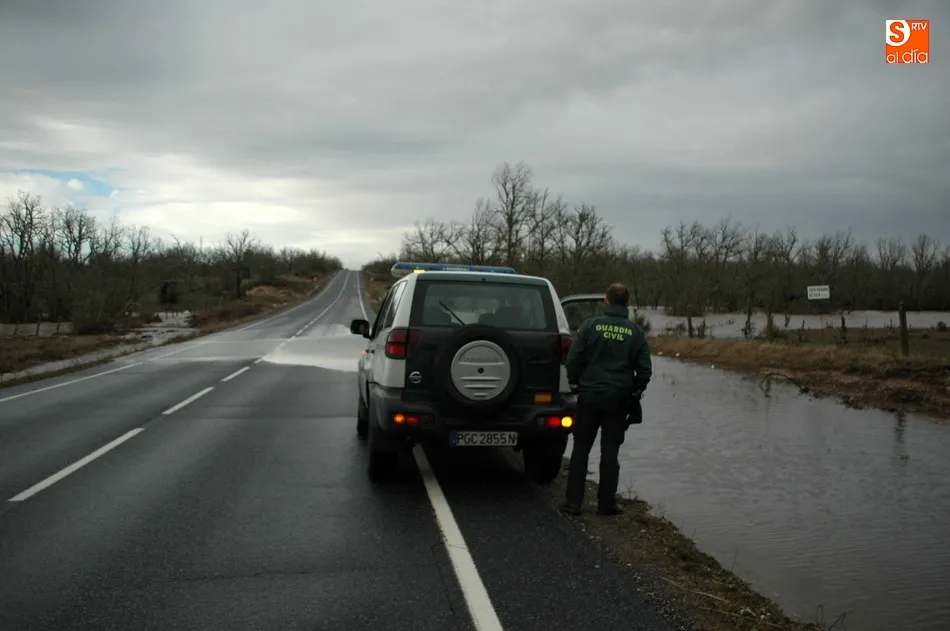 Foto 10 - Las lluvias ponen en riesgo la seguridad vial por la aparici&oacute;n de balsas de agua en las carreteras ...