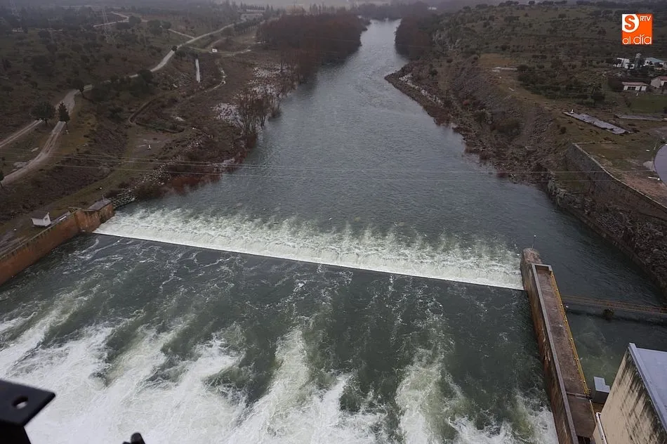 Foto 9 - El embalse de Santa Teresa abre sus compuertas ante el incesante aumento del caudal