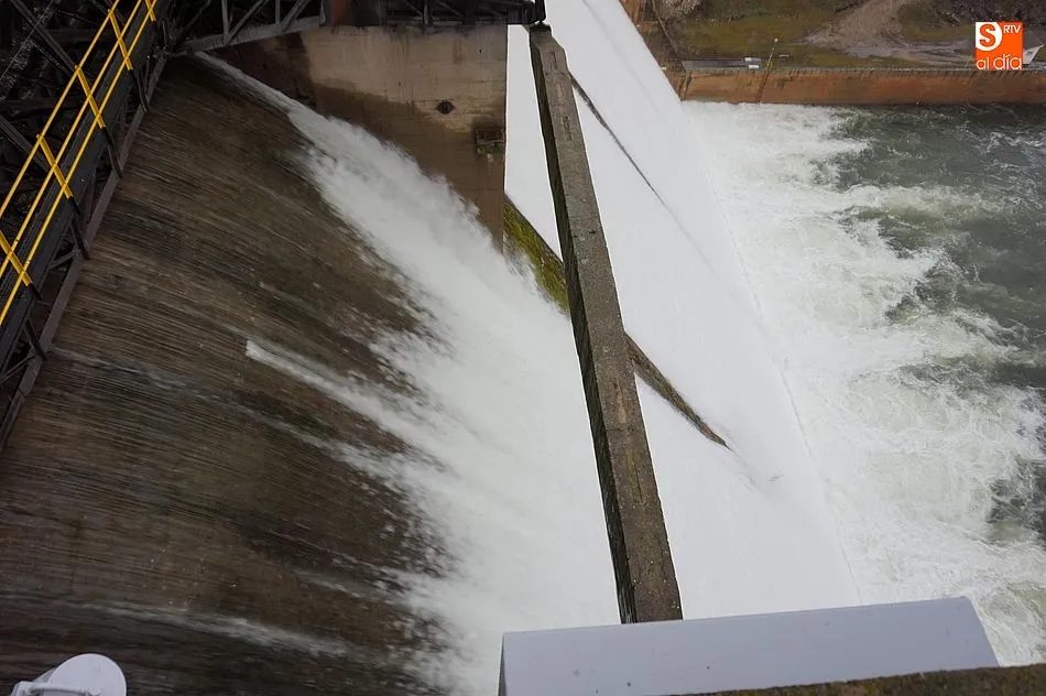Foto 8 - El embalse de Santa Teresa abre sus compuertas ante el incesante aumento del caudal