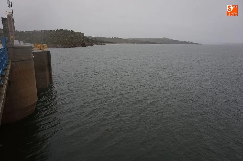Foto 4 - El embalse de Santa Teresa abre sus compuertas ante el incesante aumento del caudal