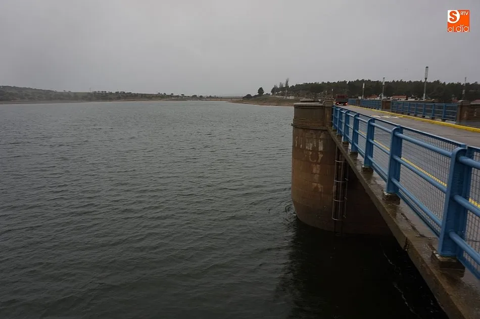 Foto 3 - El embalse de Santa Teresa abre sus compuertas ante el incesante aumento del caudal