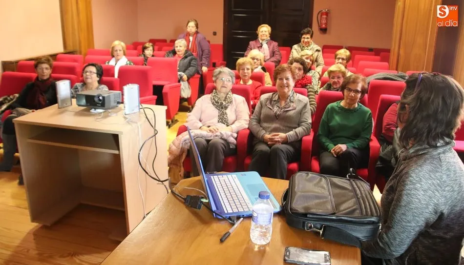 Charla en el salón de plenos del ayuntamiento
