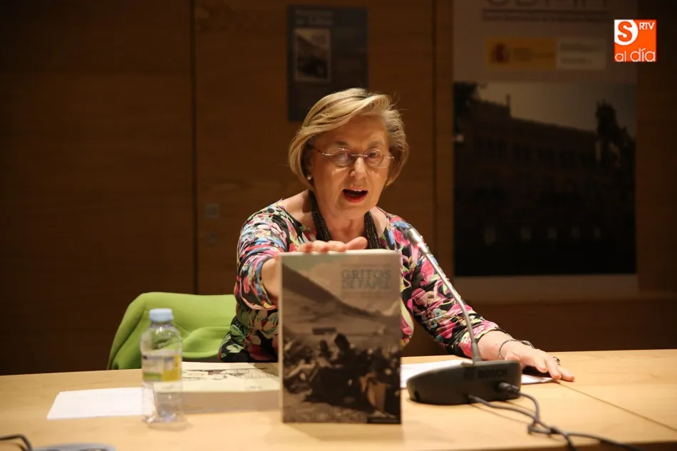 Foto 5 - Guadalupe Ad&aacute;mez reflexiona sobre la posguerra en Gritos de papel, las cartas de s&uacute;plica del...