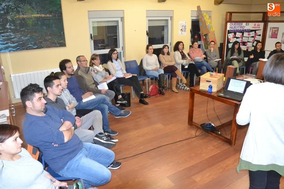 Foto 3 - El lenguaje y los estereotipos, tem&aacute;tica de la nueva sesi&oacute;n de la Escuela de Igualdad para...