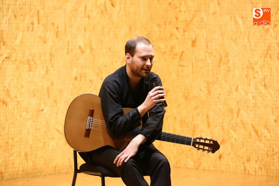 Foto 7 - La guitarra de David Antig&uuml;edad llega a El Charro a favor del pueblo saharaui