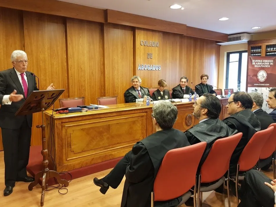 Foto 3 - Fernando Garc&iacute;a-Delgado, distinguido &lsquo;Decano de Honor&rsquo; del Colegio de Abogados&nbsp;