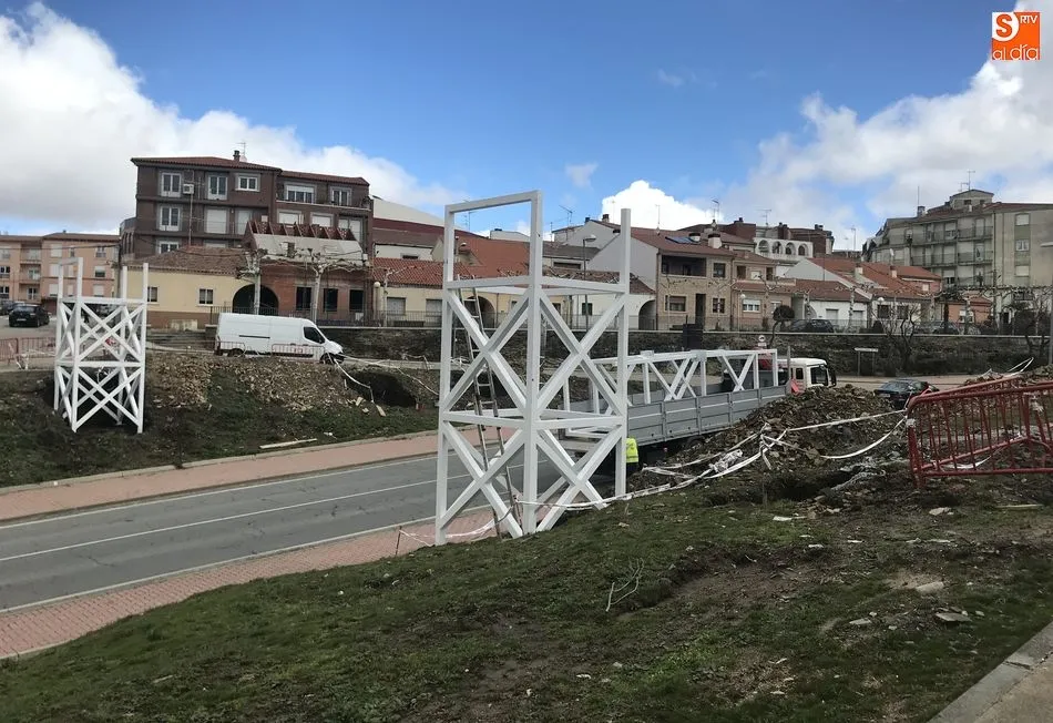 Foto 5 - Comienza la colocaci&oacute;n de los seis pilares de la nueva pasarela
