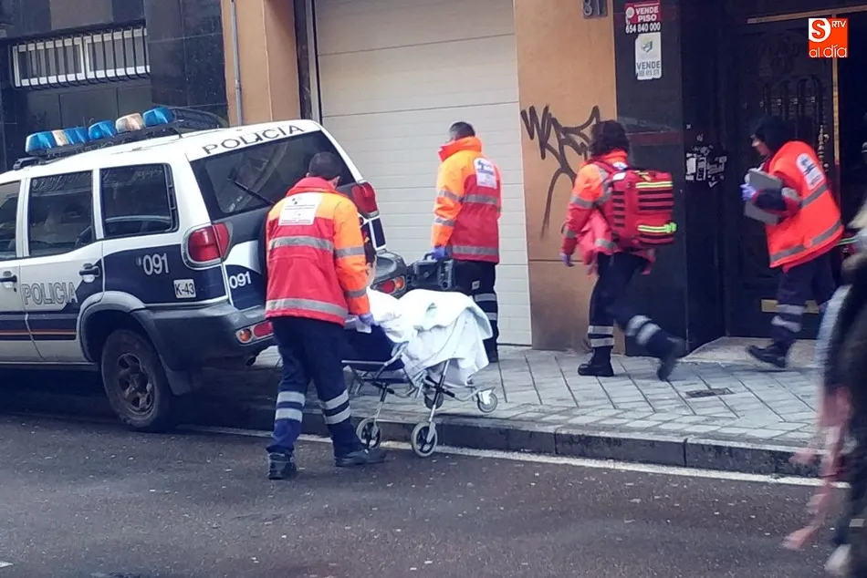 Foto 2 - Unos encapuchados apu&ntilde;alan a un joven en la calle Vitigudino