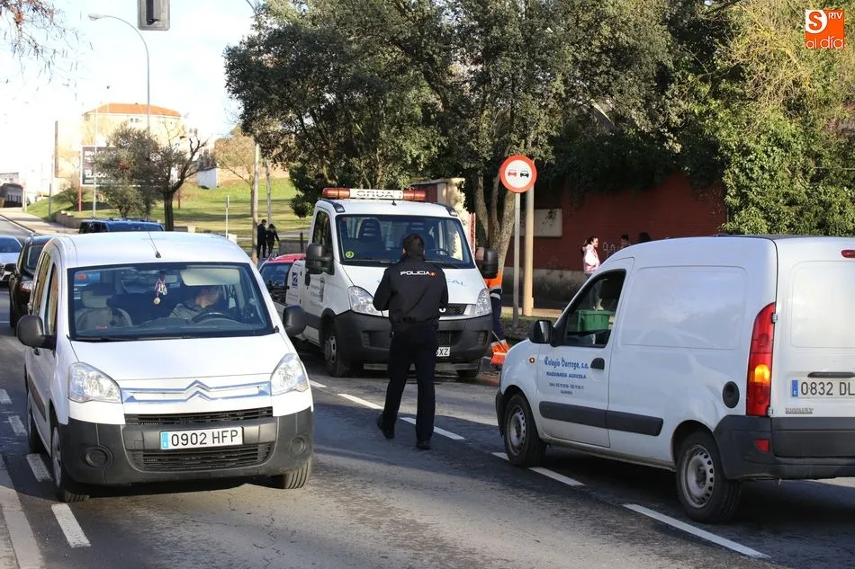 Foto 6 - Espectacular accidente entre dos veh&iacute;culos junto a las piscinas de Tejares