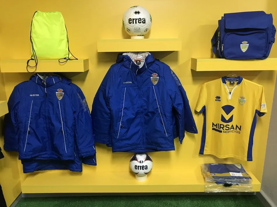 Foto 4 - El RS Monterrey tambi&eacute;n se apunta al &lsquo;merchandising&rsquo; e inaugura su tienda oficial