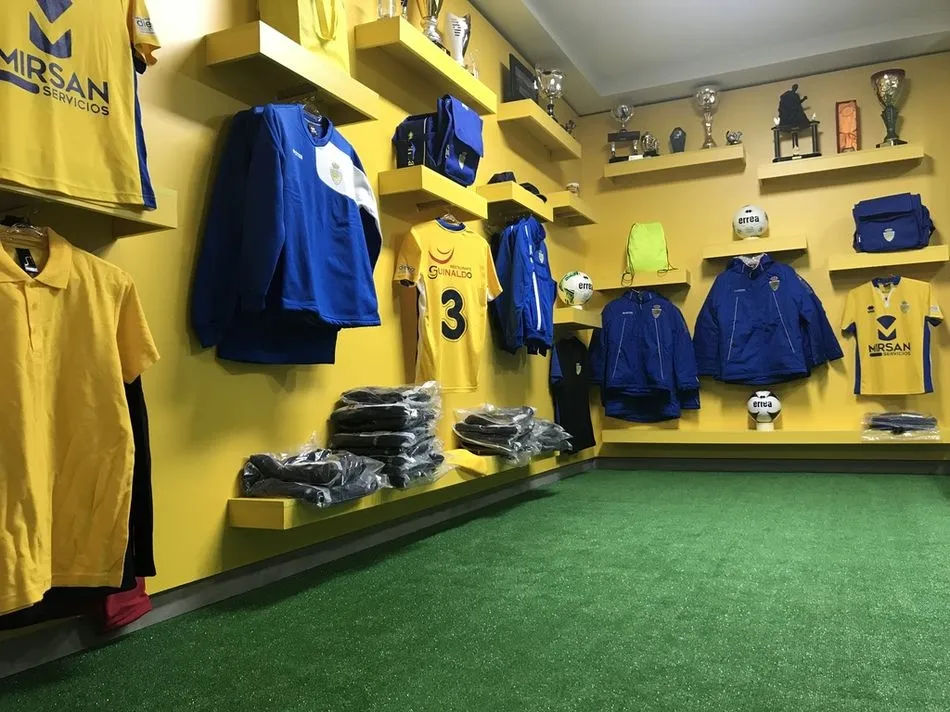 Foto 2 - El RS Monterrey tambi&eacute;n se apunta al &lsquo;merchandising&rsquo; e inaugura su tienda oficial