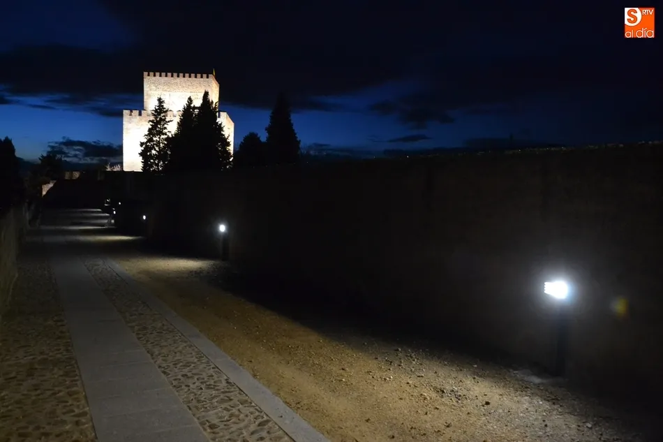 Ya está operativa la nueva iluminación de La Batería de la Muralla y sus accesos  