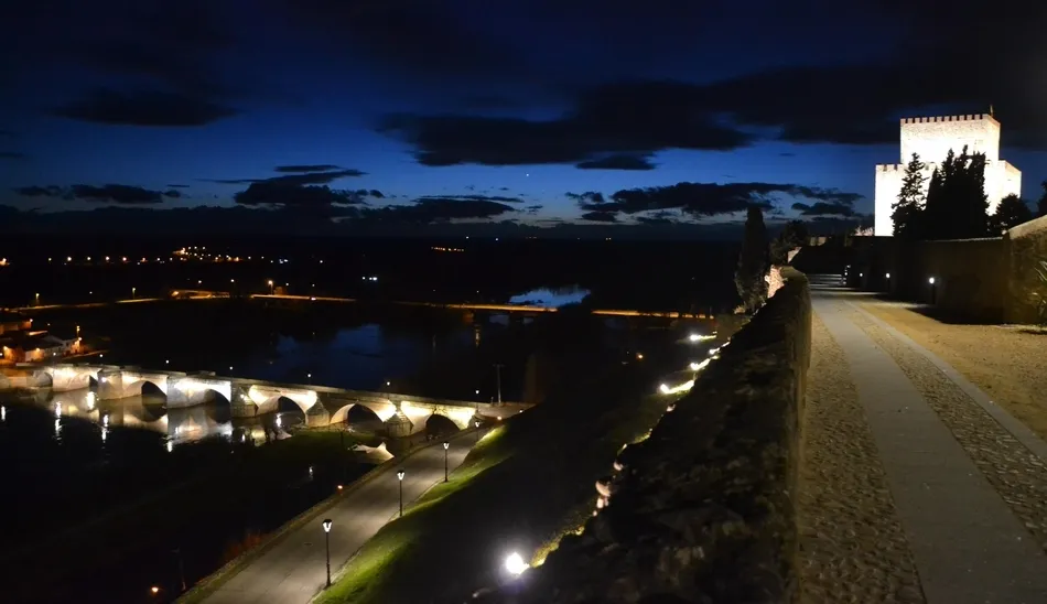 Foto 11 - Ya est&aacute; operativa la nueva iluminaci&oacute;n de La Bater&iacute;a de la Muralla y sus accesos  