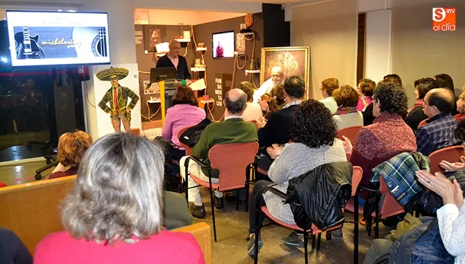  El bibliotecario peñarandino José Luis Sánchez Rodríguez,inauguraba su espacio dentro de Los Fundamentales en la sala de adultos de la Biblioteca