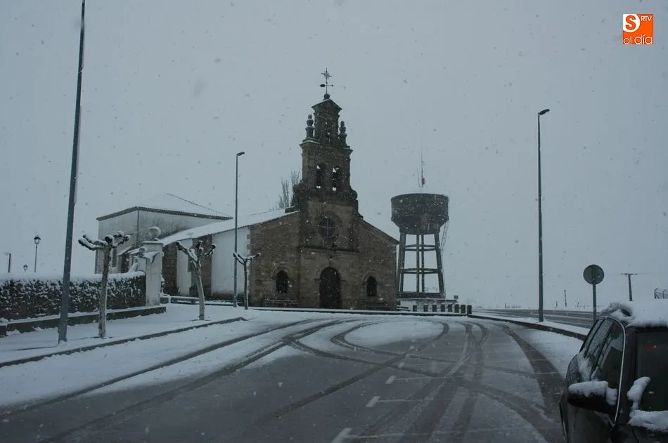 Foto 10 - La nieve complica el tr&aacute;fico en las autov&iacute;as y carreteras salmantinas
