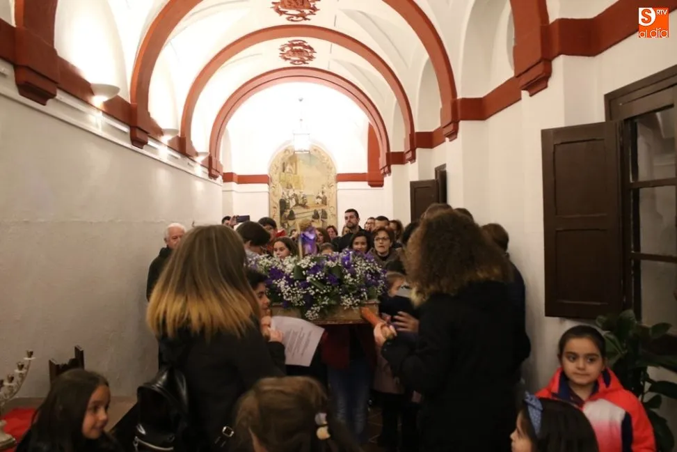 Foto 10 - Excelente acogida del primer V&iacute;a Crucis infantil organizado por los Carmelitas Descalzos