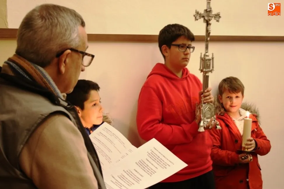 Foto 9 - Excelente acogida del primer V&iacute;a Crucis infantil organizado por los Carmelitas Descalzos