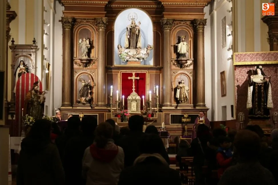 Foto 7 - Excelente acogida del primer V&iacute;a Crucis infantil organizado por los Carmelitas Descalzos
