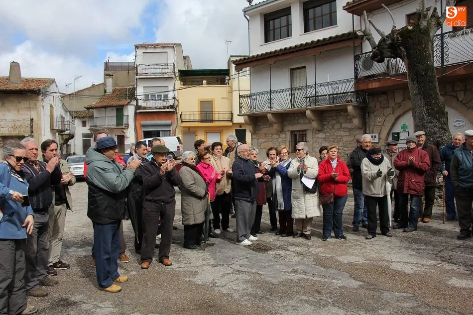 Foto 7 - Los pensionistas de Villarino salen a la calle contra la subida del 0.25  