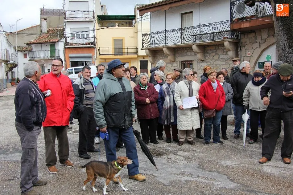 Foto 6 - Los pensionistas de Villarino salen a la calle contra la subida del 0.25  