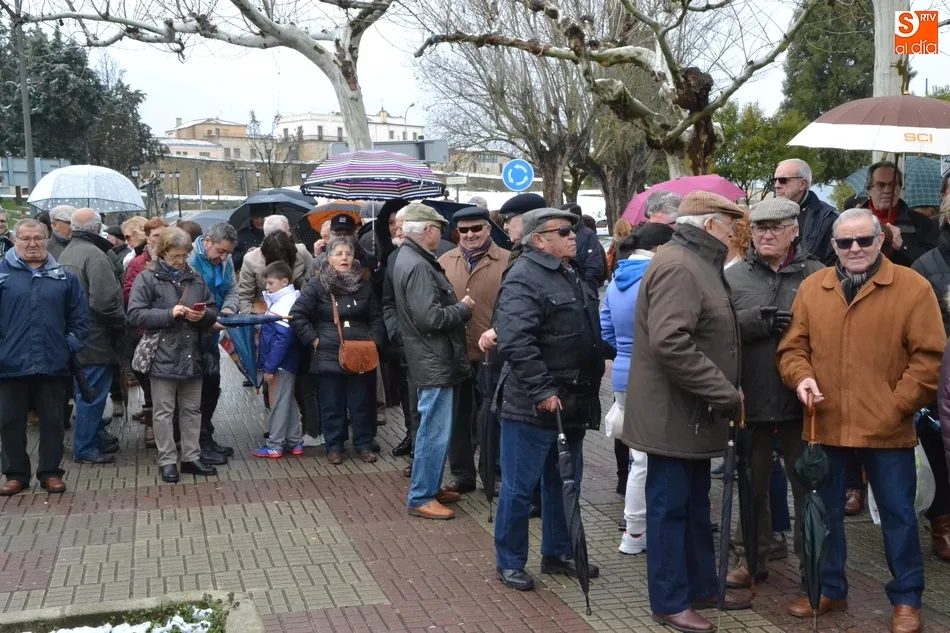 Foto 8 - Unas 400 personas salen a la calle pese al mal tiempo para reivindicar pensiones dignas  
