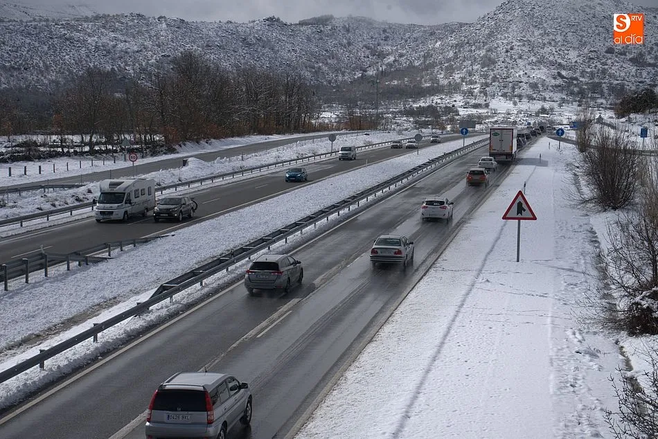 Foto 10 - Una nueva nevada causa problemas de tr&aacute;fico en la A-66 entre Guijuelo y B&eacute;jar