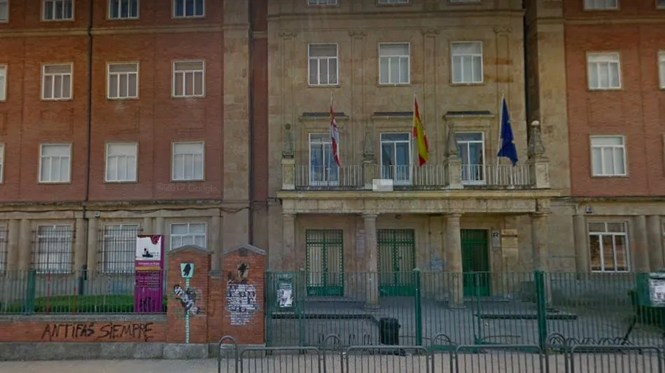 Fachada del I.E.S. Fernando de Rojas
