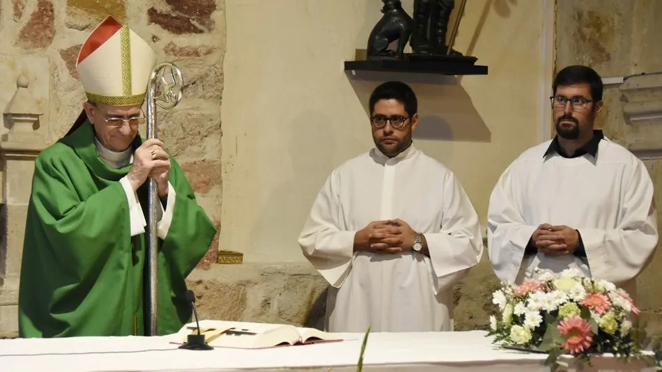 Foto 2 - Admisi&oacute;n a las Sagradas &Oacute;rdenes de los dos seminaristas diocesanos  