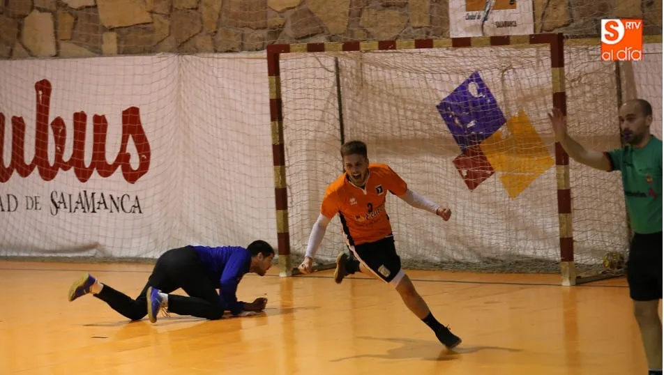 Una acción del encuentro disputado en el Río Tormes. Fotos: Alberto Martín