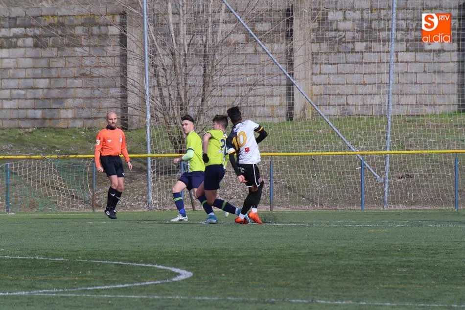 Foto 10 - Unionistas se lleva el derbi ante el Helm&aacute;ntico, pero el Santa Marta no cede en Regional Juvenil