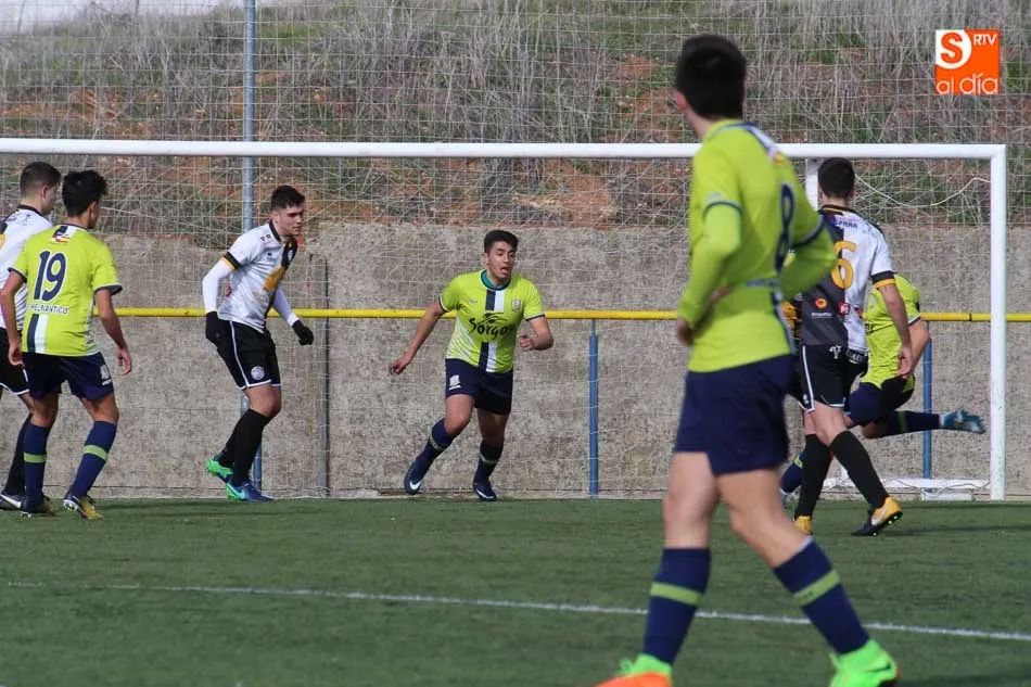 Foto 8 - Unionistas se lleva el derbi ante el Helm&aacute;ntico, pero el Santa Marta no cede en Regional Juvenil