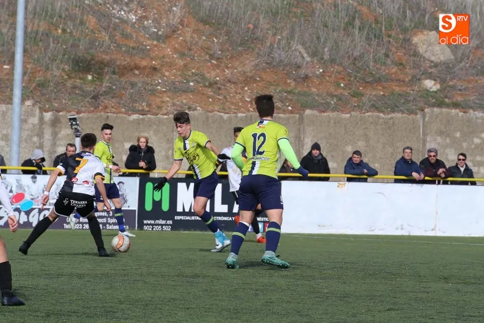 Foto 7 - Unionistas se lleva el derbi ante el Helm&aacute;ntico, pero el Santa Marta no cede en Regional Juvenil