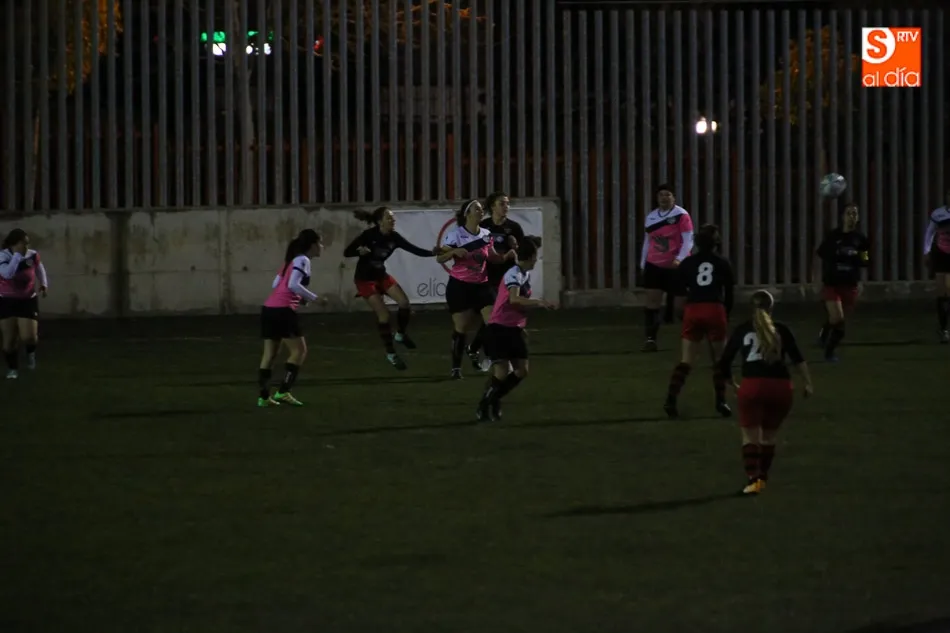 Foto 10 - El Capuchinos ara&ntilde;a un punto al filial del Salamanca B en el derbi
