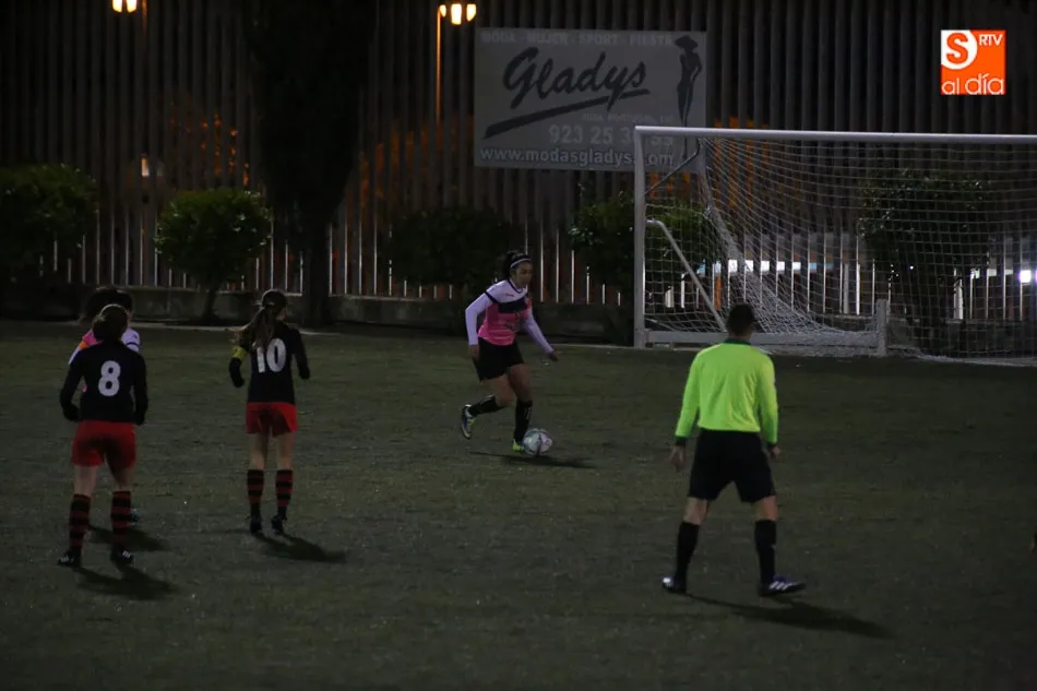 Foto 8 - El Capuchinos ara&ntilde;a un punto al filial del Salamanca B en el derbi