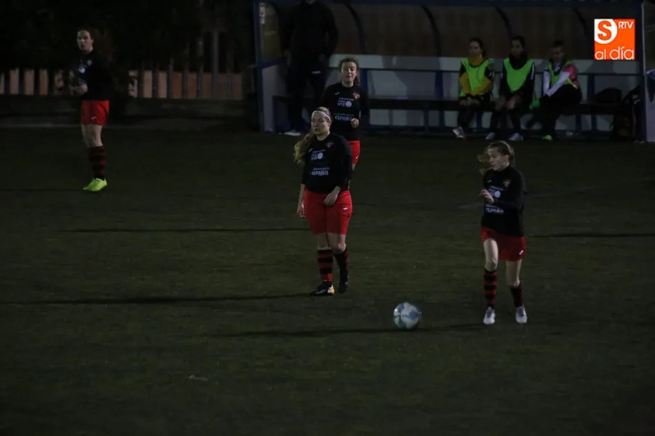 Foto 6 - El Capuchinos ara&ntilde;a un punto al filial del Salamanca B en el derbi